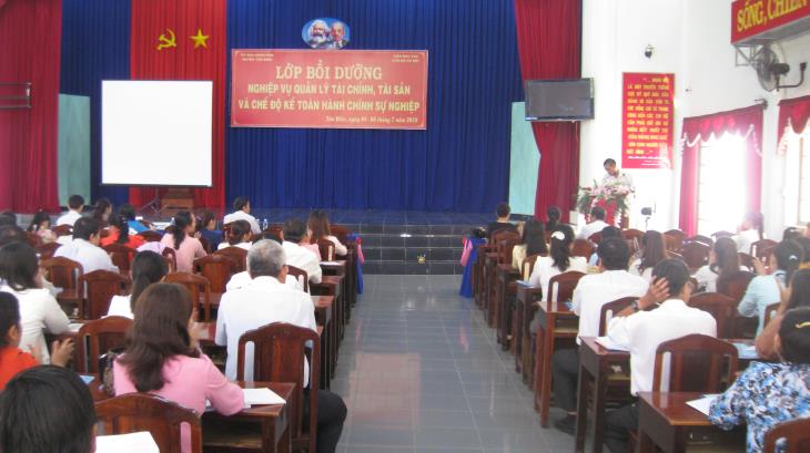 Tân Biên: Khai giảng lớp bồi dưỡng nâng cao năng lực quản lý tài chính - kế toán.