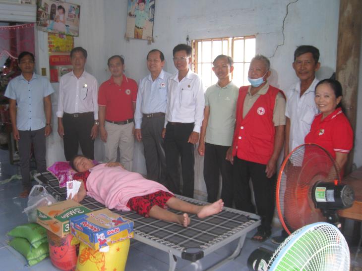 Hội chữ thập đỏ xã Tân Bình vận động trợ cấp cho gia đình có hoàn cảnh đặc biệt khó khăn