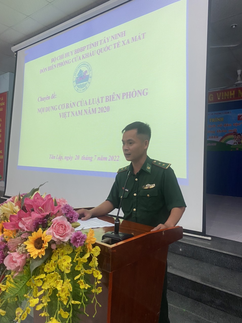 Đồn Biên phòng CKQT Xa Mát tuyên truyền nội dung cơ bản của Luật Biên Phòng Việt Nam, và các văn bản quy định chi tiết một số điều của Luật Biên phòng Việt Nam giai đoạn 2021-2025 tại xã Tân Lập.