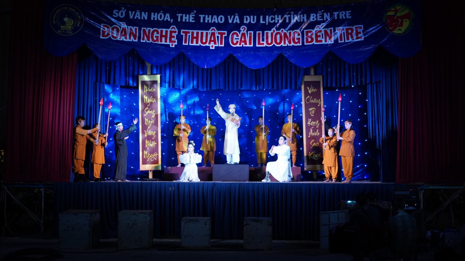 Đoàn Nghệ thuật Cải lương tỉnh Bến Tre biểu diễn nghệ thuật Cải lương phục vụ cán bộ, chiến sĩ và Nhân dân huyện Tân Biên