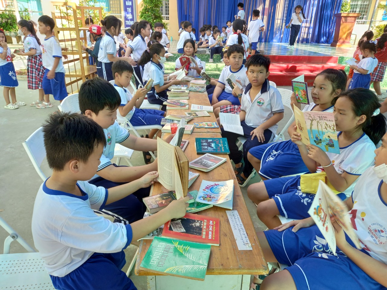 Lan tỏa ngày hội đọc sách tại trường Tiểu học Thị trấn Tân Biên