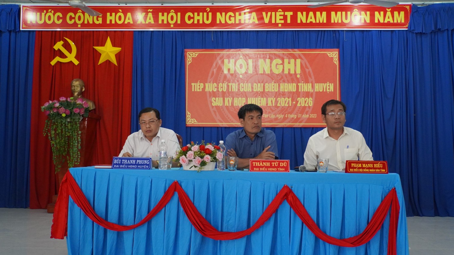 Đại biểu HĐND Tỉnh huyện tiếp xúc cử tri xã Tân Lập sau kỳ họp.