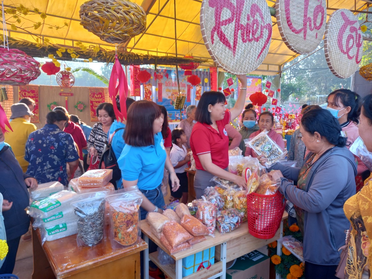 Hội LHPN huyện Tân Biên  tổ chức chương trình “phiên chợ tết  – kết nối  yêu thương” Xuân Quý Mão năm 2023