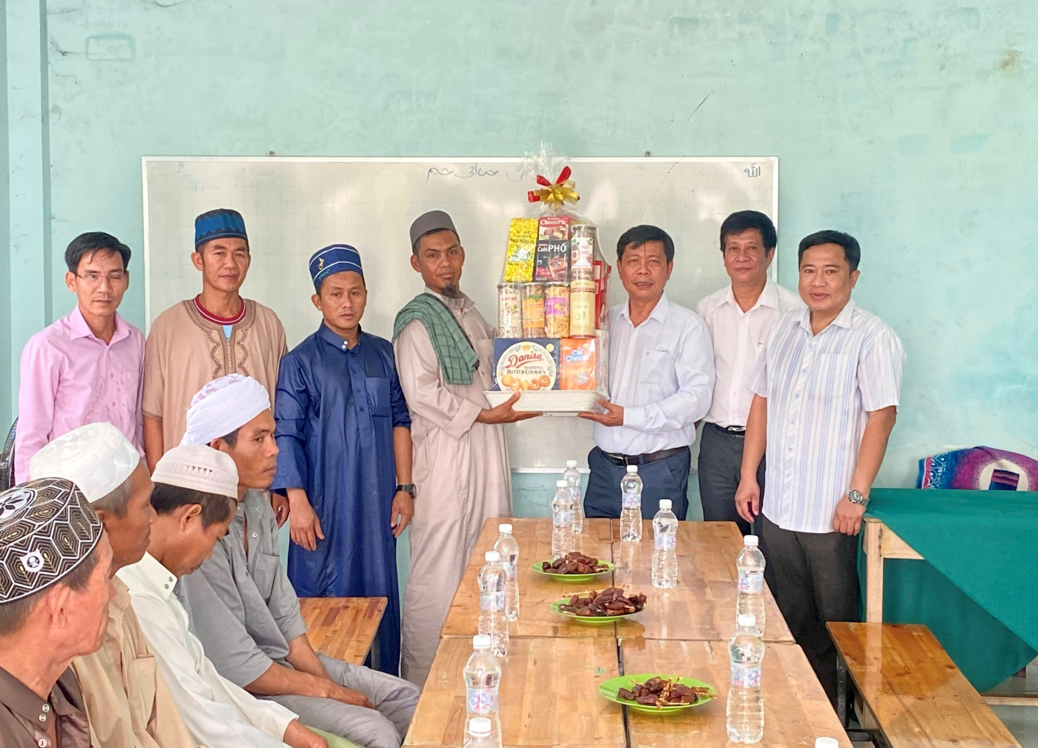 Lãnh đạo huyện Tân Biên chúc mừng Lễ xã Chay tháng Ramadan của Đồng bào Chăm tại Ấp Thạnh Thọ xã Thạnh Bình