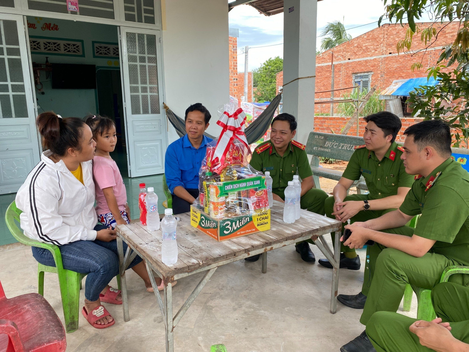 Tân Biên thăm gặp động viên thanh niên cai nghiện thành công