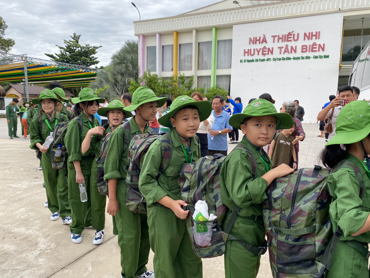 Tân Biên 51 học sinh  xuất quân tham gia Học kỳ Quân đội