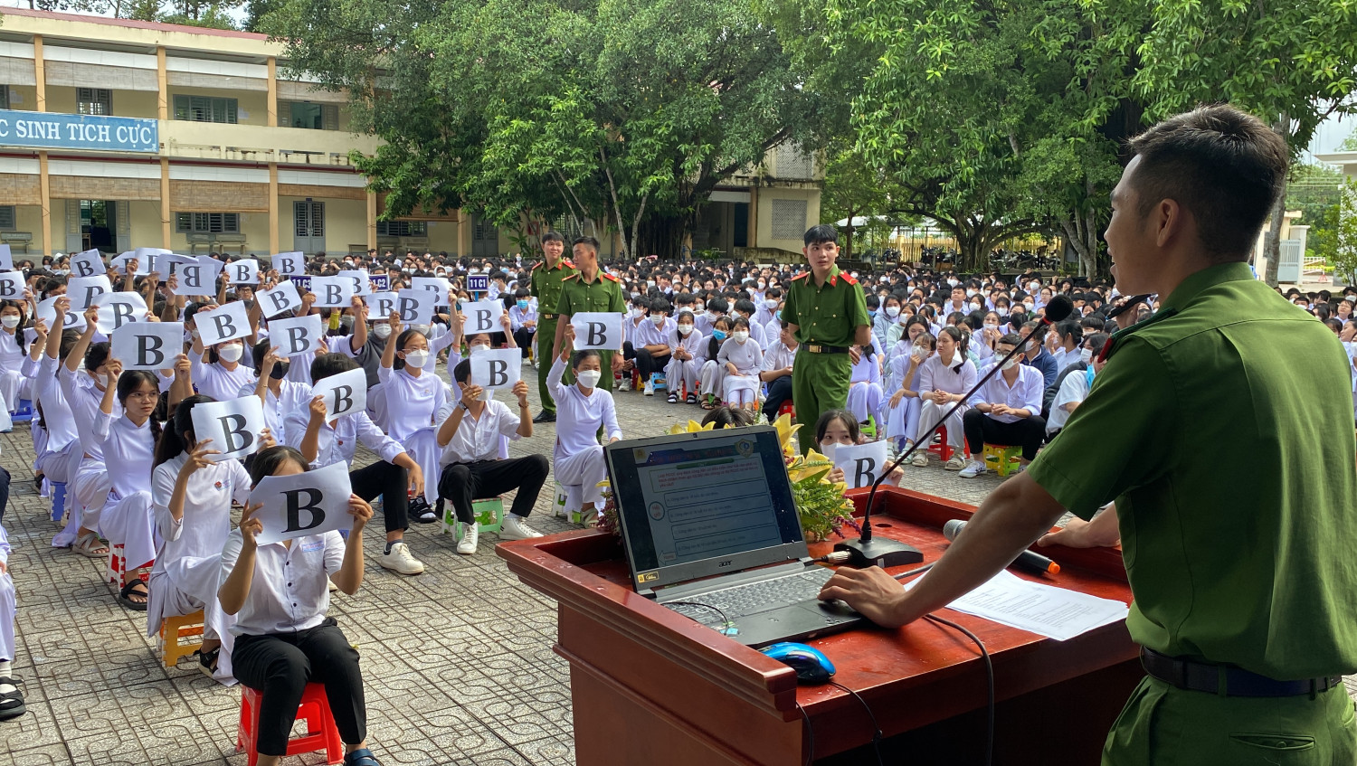 Công an huyện Tân Biên tuyên truyền hướng dẫn kỹ năng phòng cháy, chữa cháy cho học sinh trường THPT Trần Phú