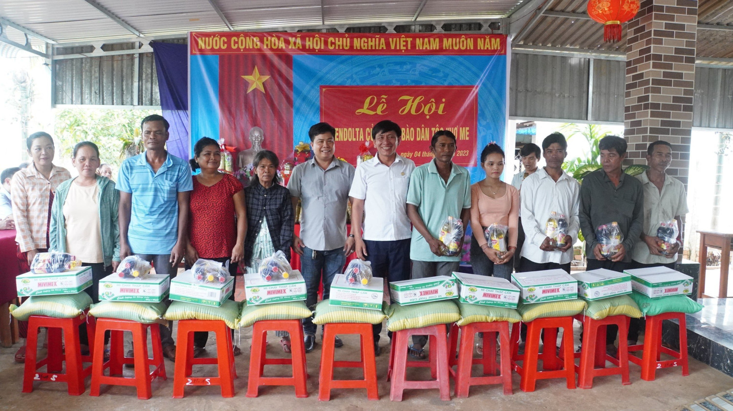 Tân Biên tổ chức thăm tặng quà chúc mừng lễ hội sen Dolta đồng bào dân tộc Khmer năm 2023