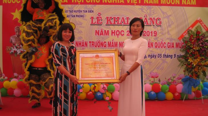  Tân Biên: Ba trường Đón nhận Bằng công nhận trường đạt chuẩn quốc gia