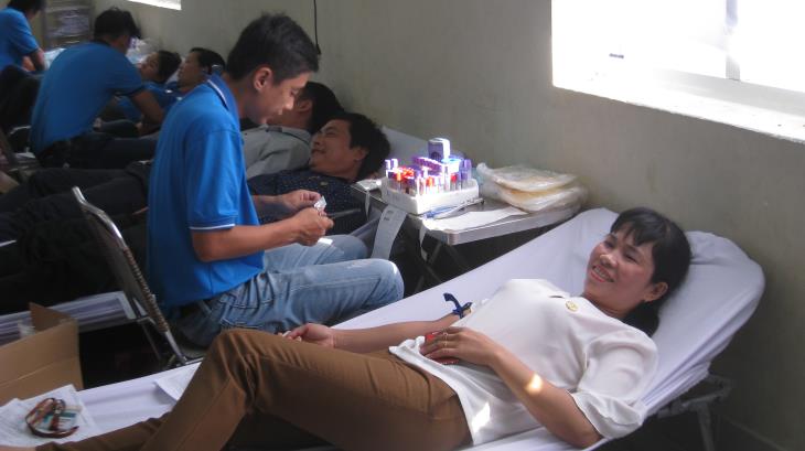 Tân Biên: Nhiều cán bộ công nhân viên chức cùng tham gia hiến máu nhân đạo
