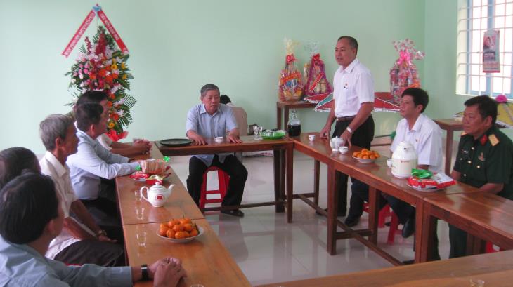  Lãnh đạo huyện Tân Biên thăm, chúc mừng Lễ Giáng sinh tại các  Giáo xứ