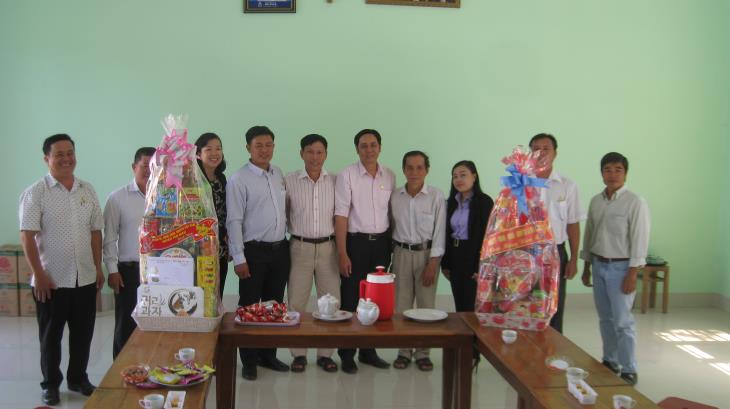  Lãnh đạo huyện Tân Biên thăm, chúc tết các các Dân tộc, Tôn giáo