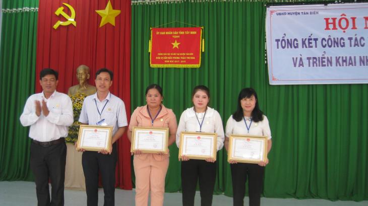 Tân Biên: Tổng kết công tác chống mù chữ- phổ cập giáo dục năm 2018