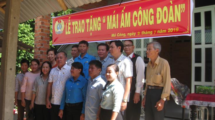 LĐLĐ tỉnh Tây Ninh trao 