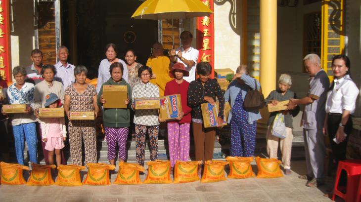 Chùa Phước Hưng (huyện Tân Biên) trao 150 Phần quà cho đối tượng chính sách và các gia đình có hoàn cảnh khó khăn