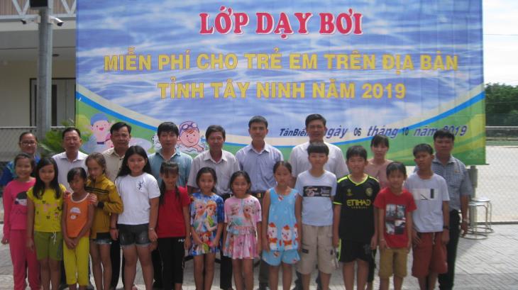 Tân Biên: Bế giảng 2 lớp dạy bơi phòng, chống đuối nước miễn phí cho học sinh