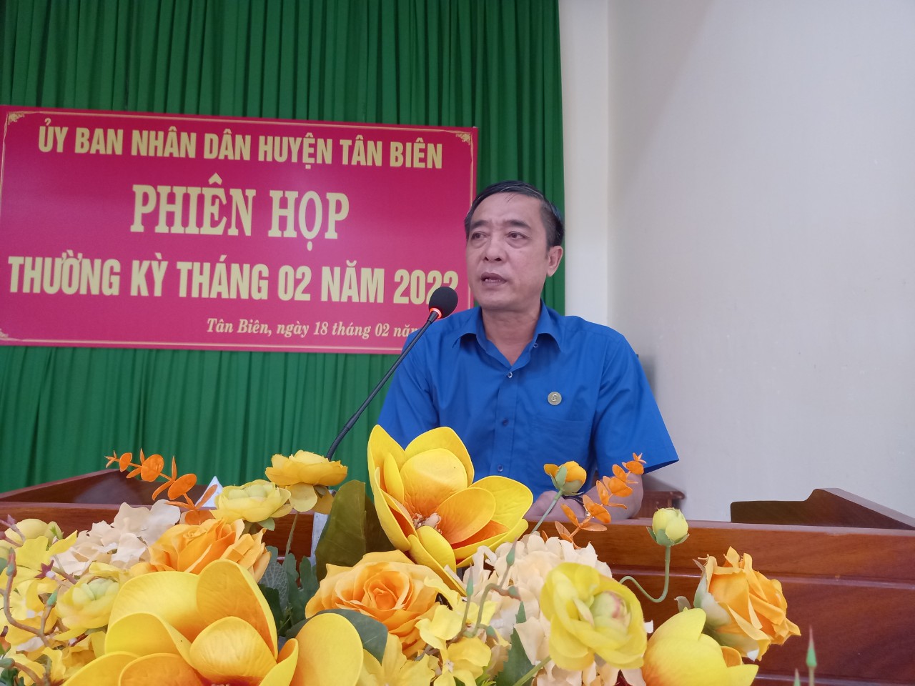 Ảnh Ông Đặng Văn nghĩa - Phó Bí thư huyện ủy- Chủ tịch UBND huyện phát biểu kết luận tại phiên họp.jpg