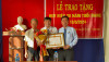 Tân Biên Trao huy hiệu 30 năm tuổi đảng cho đảng viên thuộc Chi bộ Ban Quản lý chợ và các bến bãi