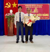 Tân Biên Trao huy hiệu 40 năm tuổi Đảng cho đảng viên thuộc Đảng ủy xã Thạnh Bình