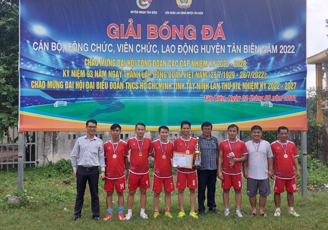 Tân Biên Bế mạc giải bóng đá mini cán bộ, công chức, viên chức, người lao động năm 2022