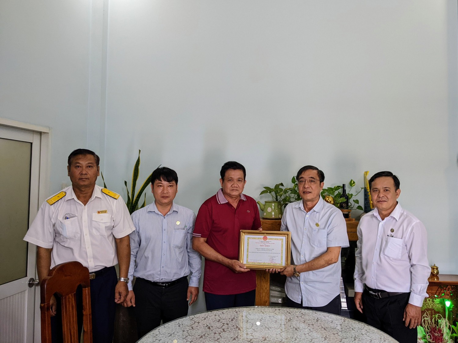 Tân Biên: Thăm, chức mừng các doanh nghiệp nhân Ngày Doanh nhân Việt Nam