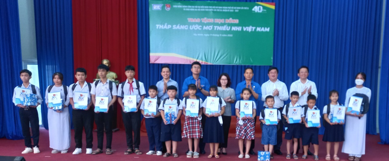 Trường Đại học Sư phạm Thành phố Hồ Chí Minh trao học bổng  “Thắp sáng ước mơ thiếu nhi Việt Nam” Tại huyện Tân Biên