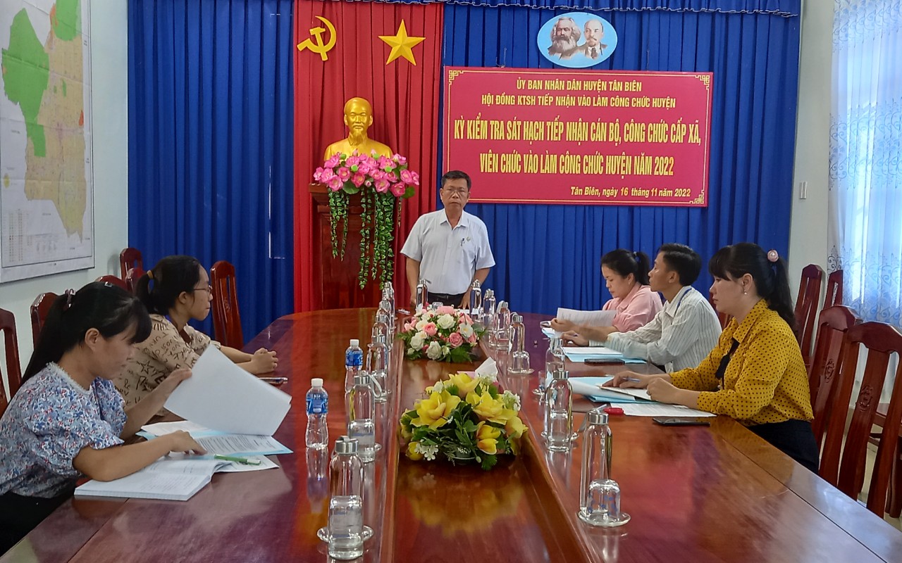 Tân Biên tổ chức Kiểm tra sát hạch tiếp nhận cán bộ công chức cấp xã vào làm công chức cấp huyện năm 2022