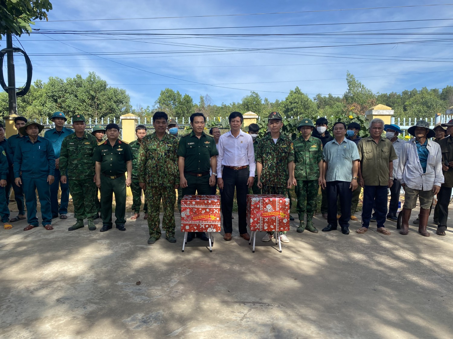 Tân Biên thăm tặng quà lực lượng vũ trang làm công tác dân  vận đợt 2 năm 2022