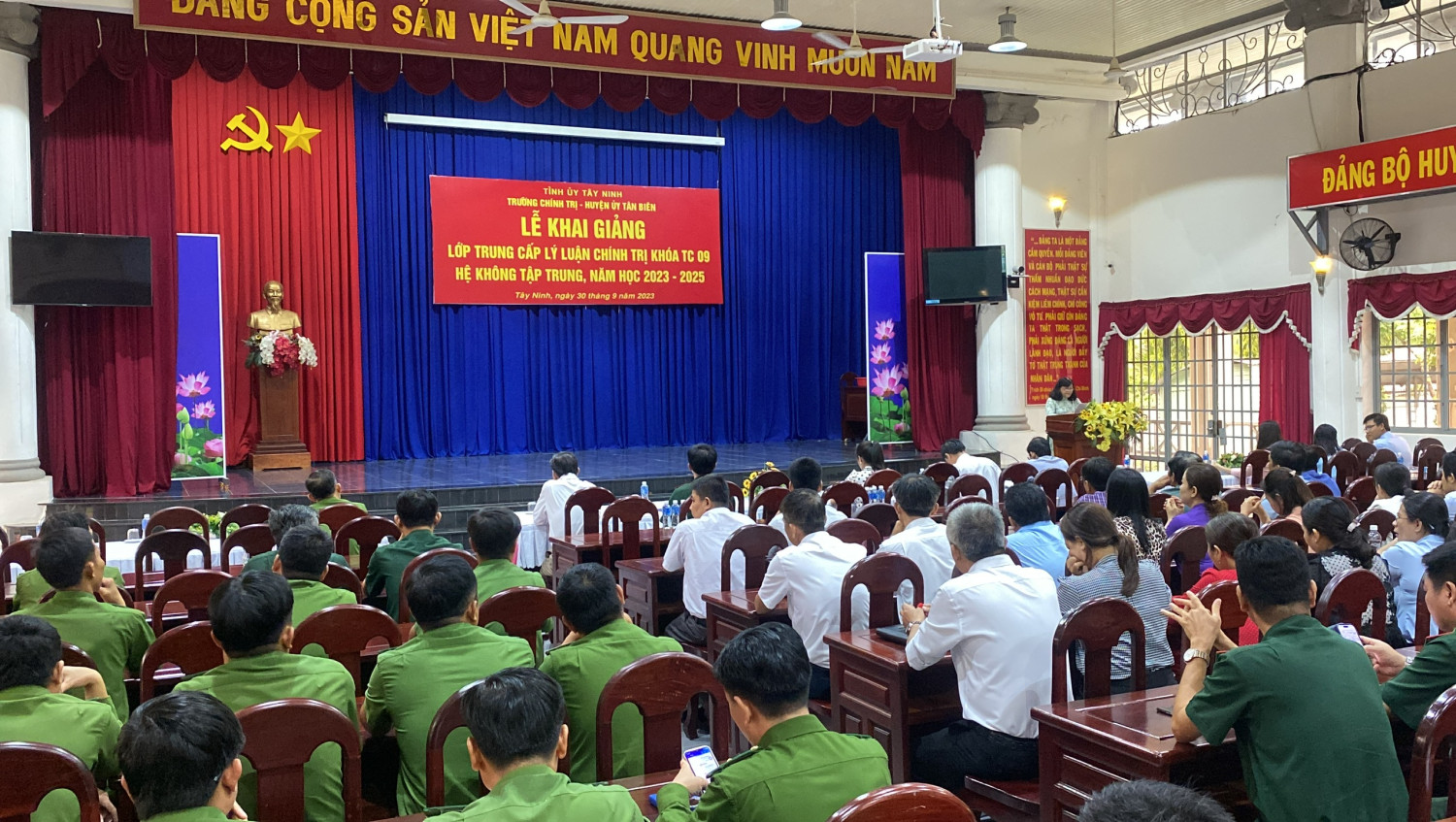 Trường Chính trị tỉnh Khai giảng lớp Trung cấp LLCT hệ không tập trung tại Tân Biên