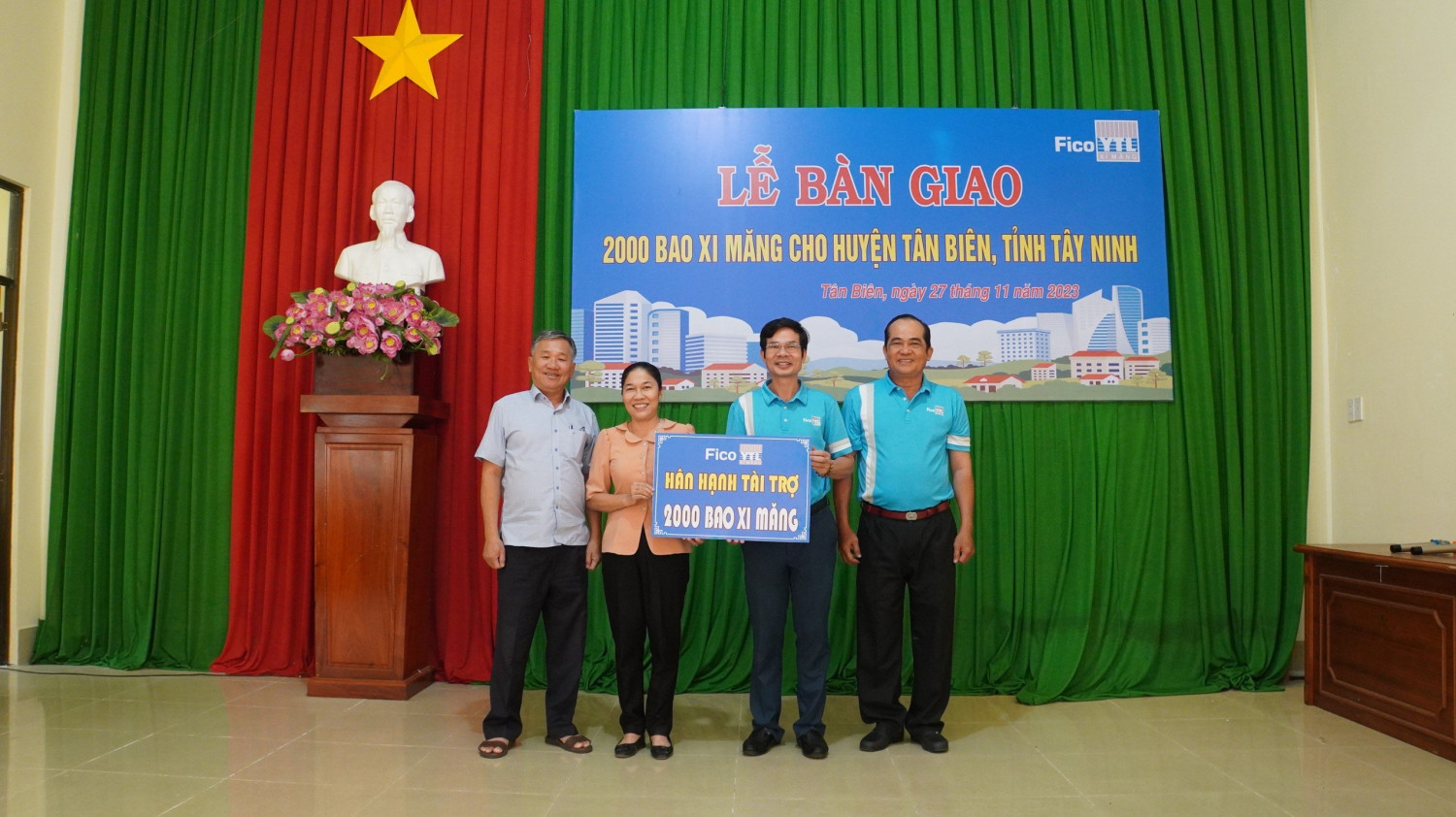 Công ty cổ phần Xi măng Fico Tây Ninh tài trợ 2000 bao xi măng cho huyện Tân Biên