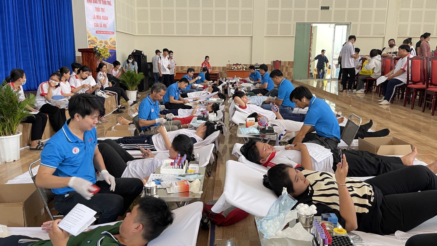 Tân Biên tiếp nhận 347 đơn vị máu Chiến dịch  “lễ hội xuân hồng”
