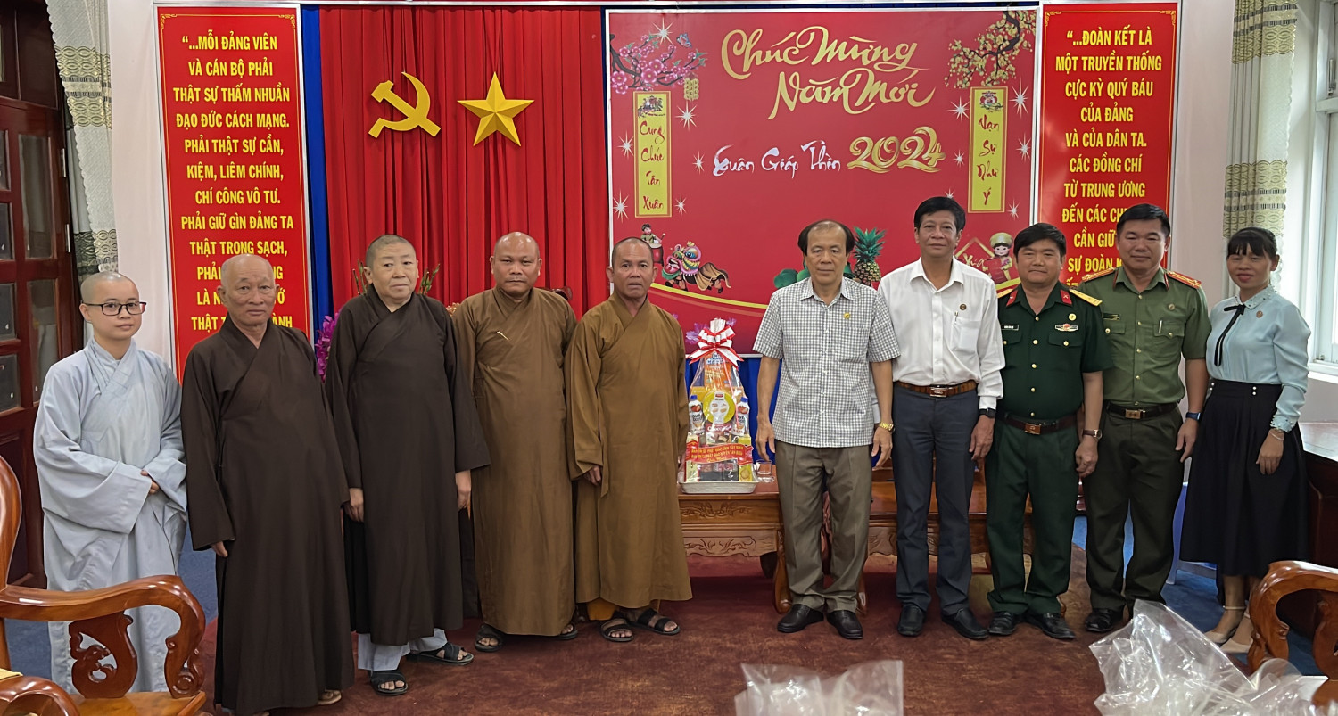 Ban Trị sự Giáo Hội Phật giáo Việt Nam tỉnh chúc Tết lãnh đạo huyện Tân Biên