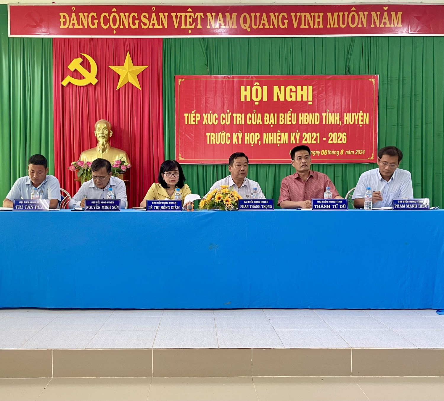 Đại biểu HĐND tỉnh, huyện tiếp xúc cử tri xã Hoà Hiệp