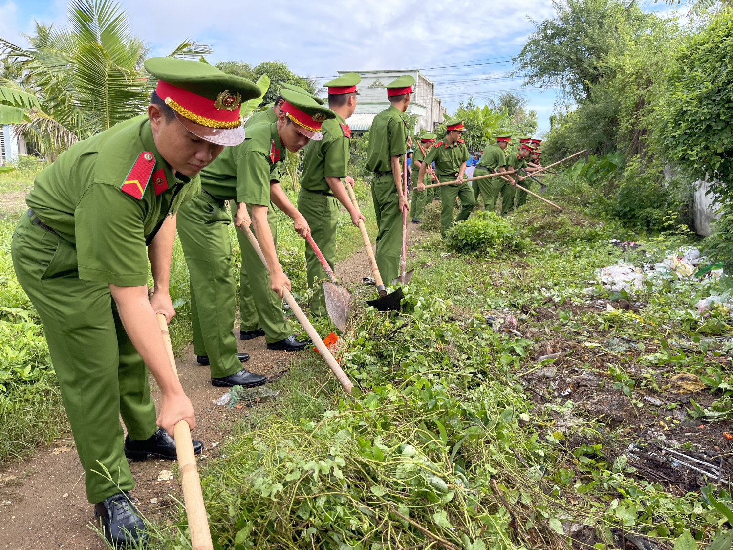 Tân Biên ra quân làm công tác dân vận đợt 1 năm 2024