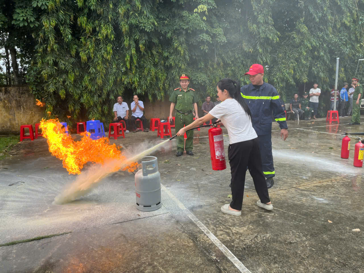 Công an huyện Tân Biên tăng cường các hoạt động tuyên truyền, trải nghiệm và thực hành kỹ năng chữa cháy, cứu nạn cứu hộ