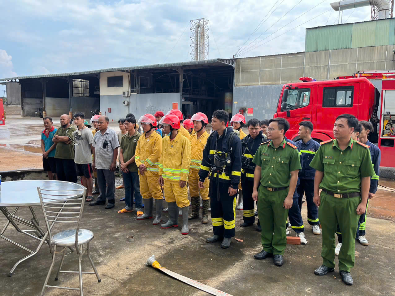 Tuyên truyền và thực tập phương án chữa cháy và CNCH tại Công ty TNHH Tân Trường Hưng