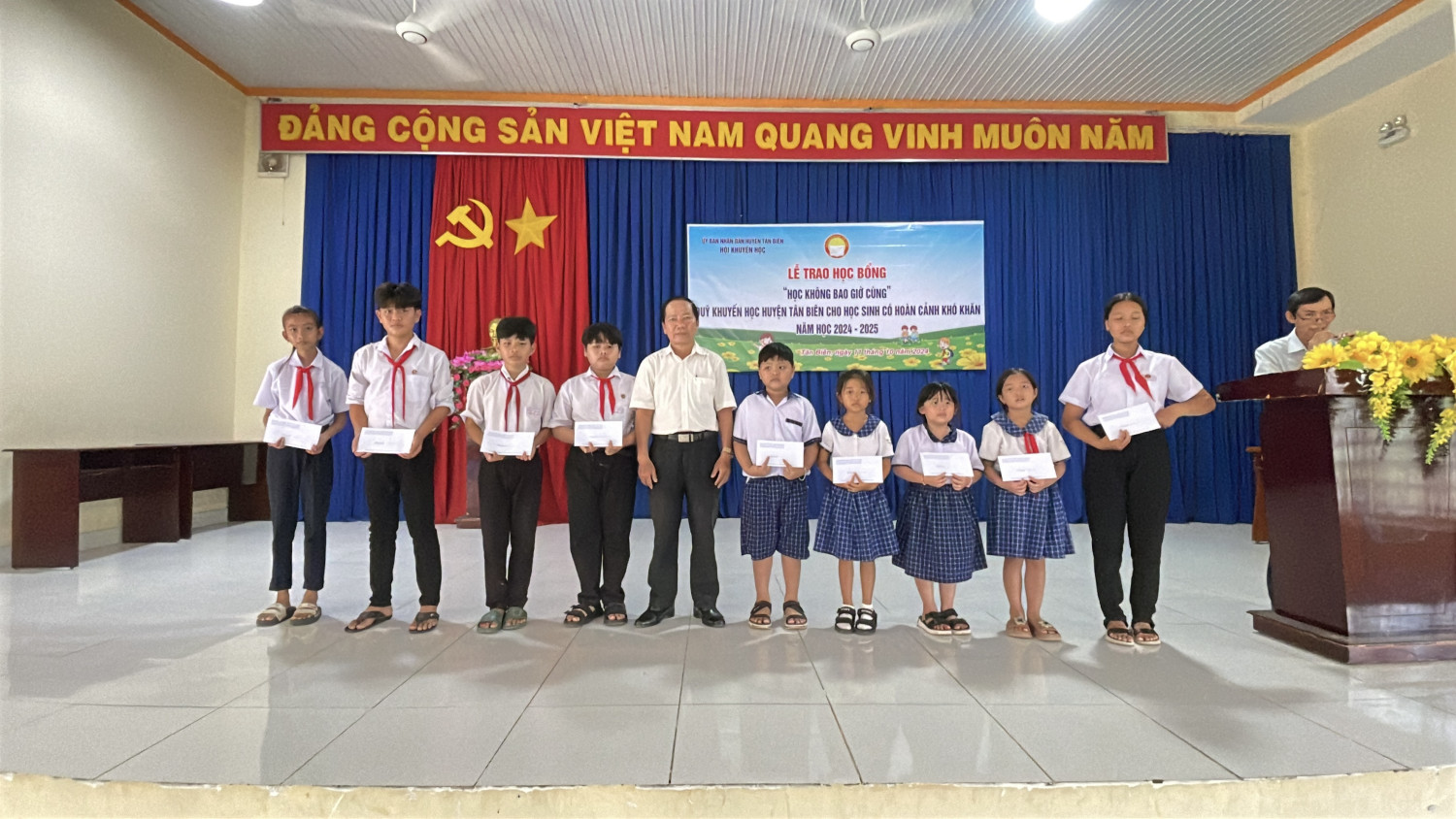 Hội Khuyến học Tân Biên: Tích cực chăm lo cho học sinh có hoàn cảnh khó khăn