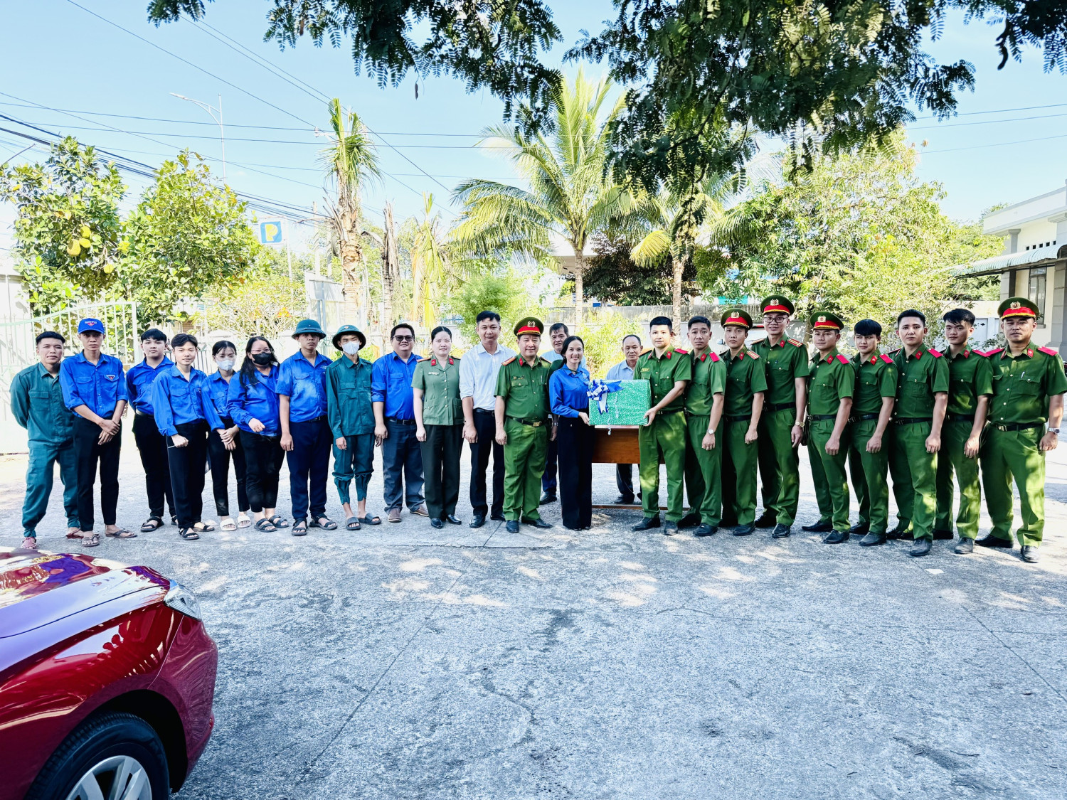 Thăm và động viên cán bộ, chiến sĩ trường Cao đẳng Cảnh sát Nhân dân II tại xã Thạnh Bình