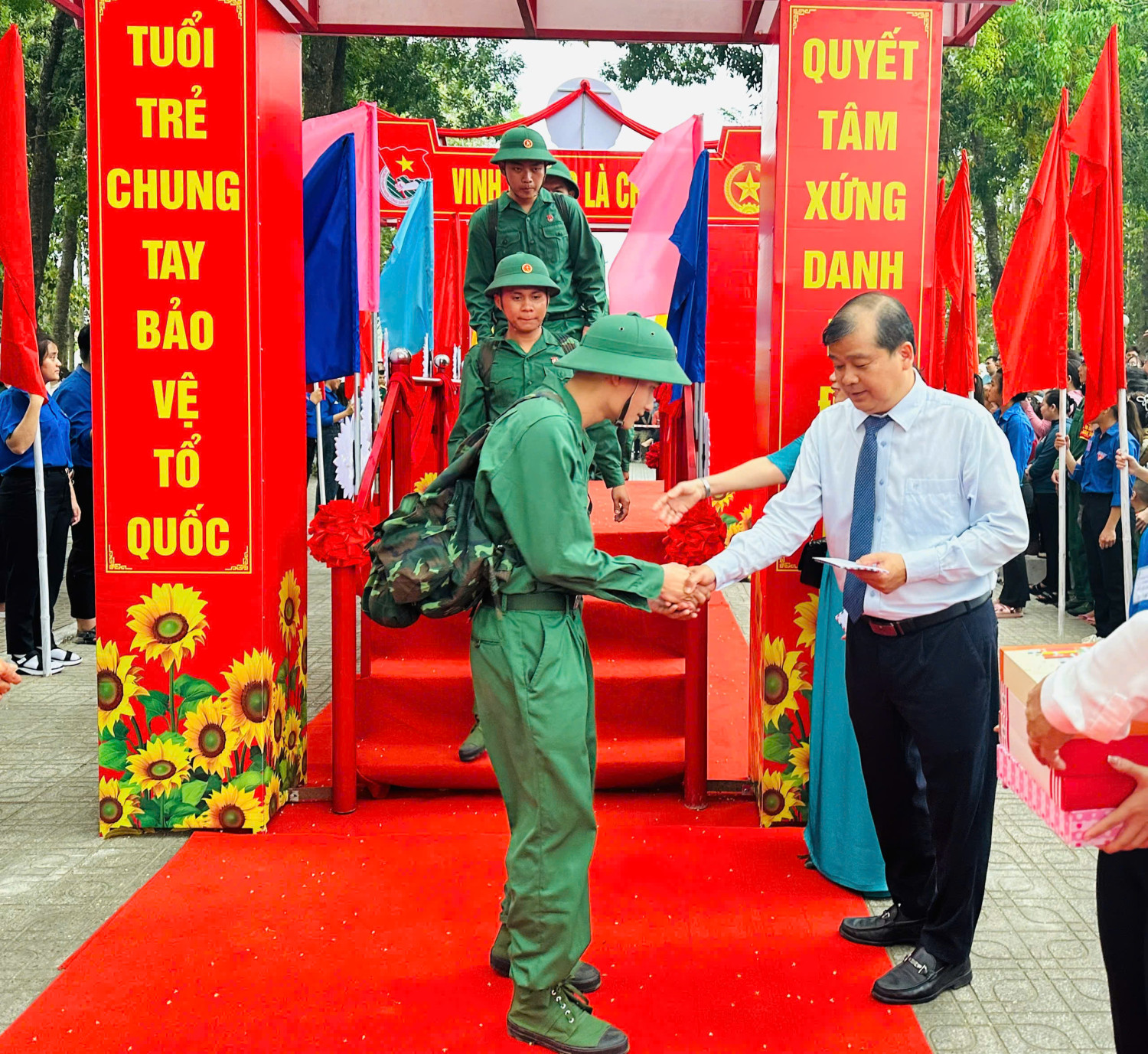 Tân Biên: 200 Thanh Niên Hăng Hái Lên Đường Nhập Ngũ