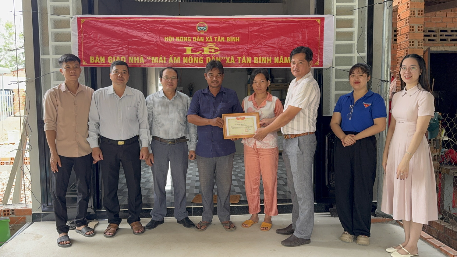 Bàn giao “Mái ấm nông dân” cho hội viên có hoàn cảnh khó khăn tại xã Tân Bình