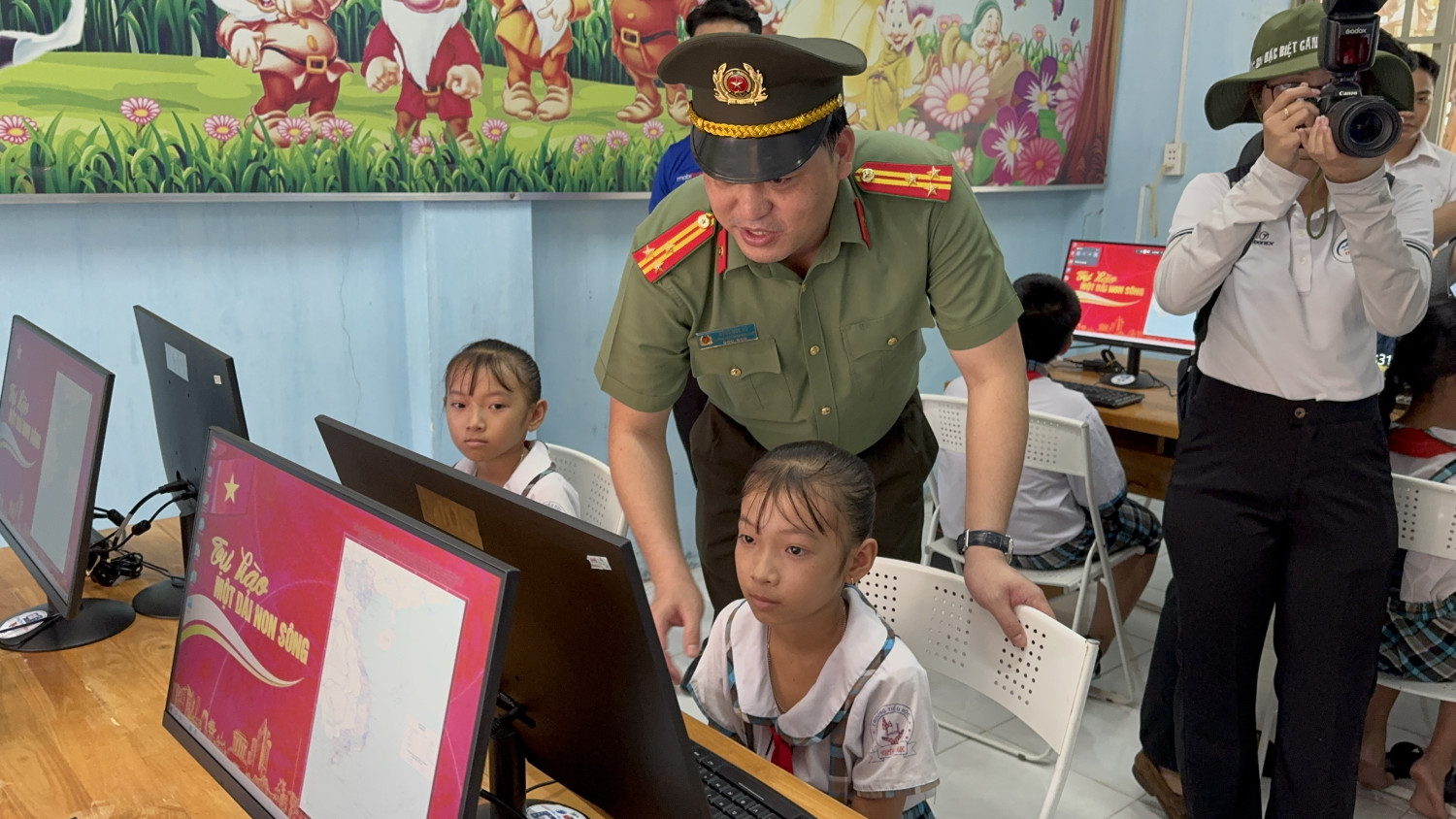 Khánh thành “Phòng Tin học cho em” tại Trường Tiểu học Nguyễn Bá Ngọc