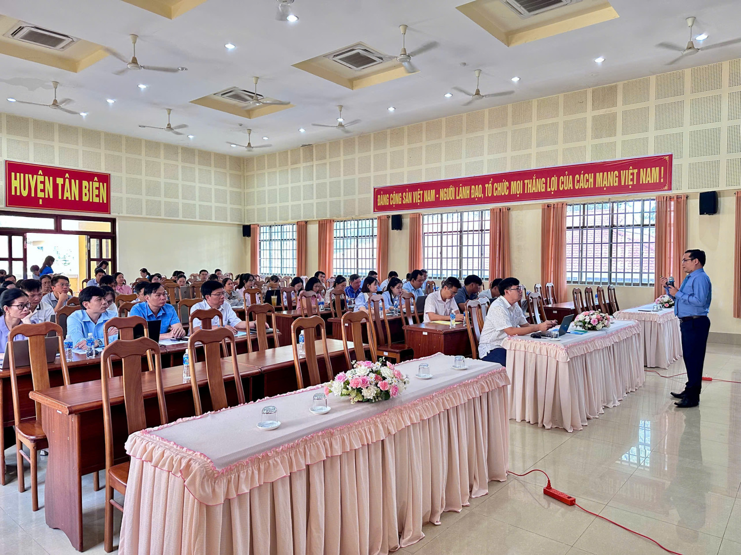 Tân Biên: tập huấn ứng dụng Chat GPT và AI trong lĩnh vực hành chính công