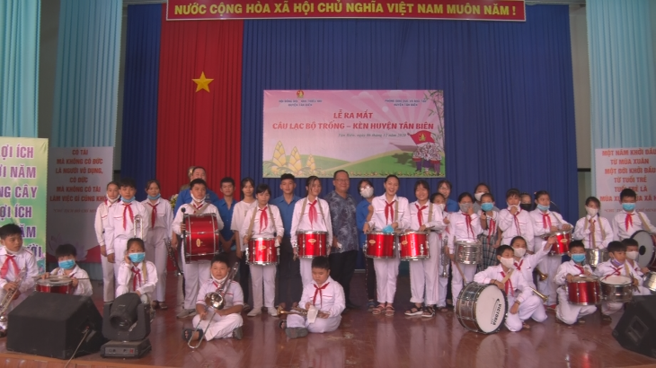 Tân Biên: Ra mắt câu lạc bộ trống - kèn Đội TNTP Hồ Chí Minh