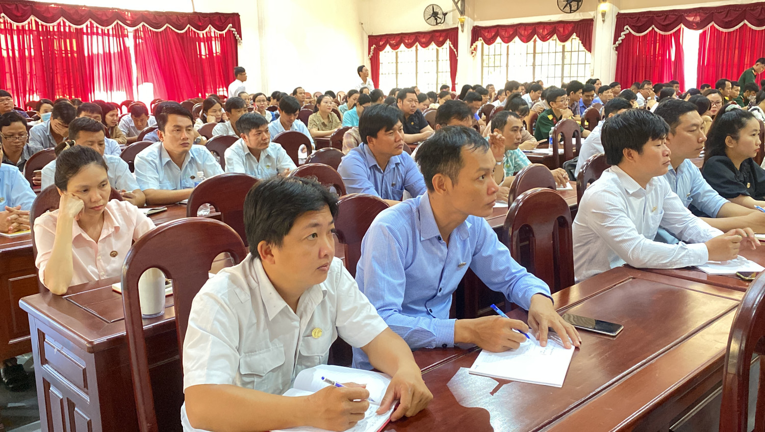Tân Biên hơn 320 đảng viên được nghiên cứu học tập Nghị quyết lần thứ tám Ban chấp hành Trung ương khóa XIII