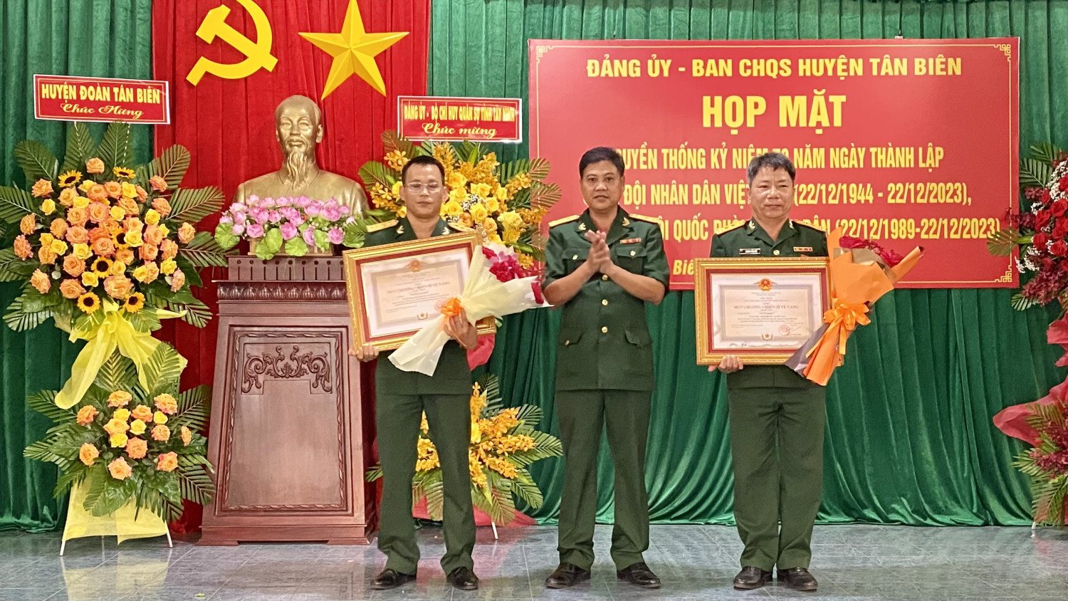 Tân Biên họp mặt truyền thống Kỷ niệm 79 năm Ngày thành lập Quân đội nhân dân Việt Nam (22/12/1944 - 22/12/2023)