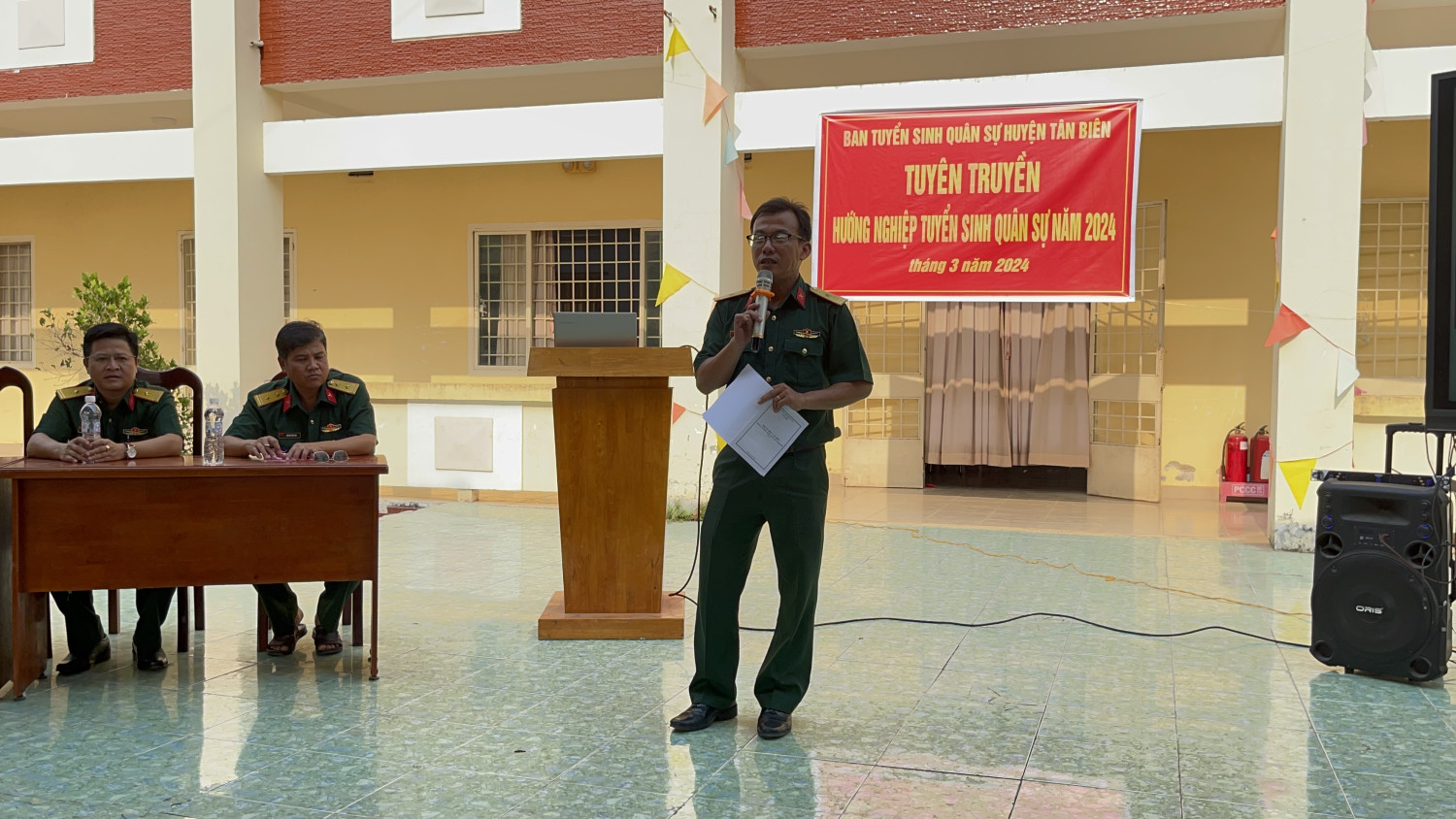 Hơn 1.500 học sinh Tân Biên được tư vấn tuyển sinh quân sự